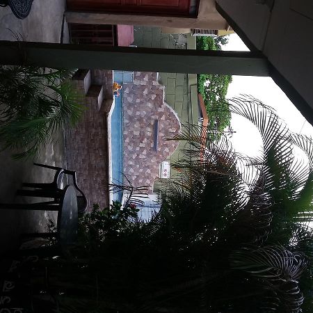 Cabinas Madeleine Puntarenas Exterior photo