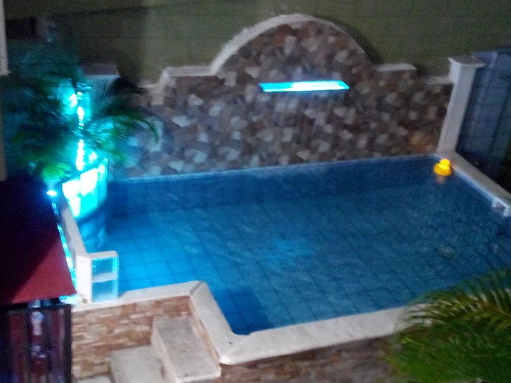 Cabinas Madeleine Puntarenas Exterior photo