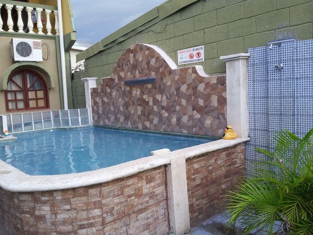 Cabinas Madeleine Puntarenas Exterior photo