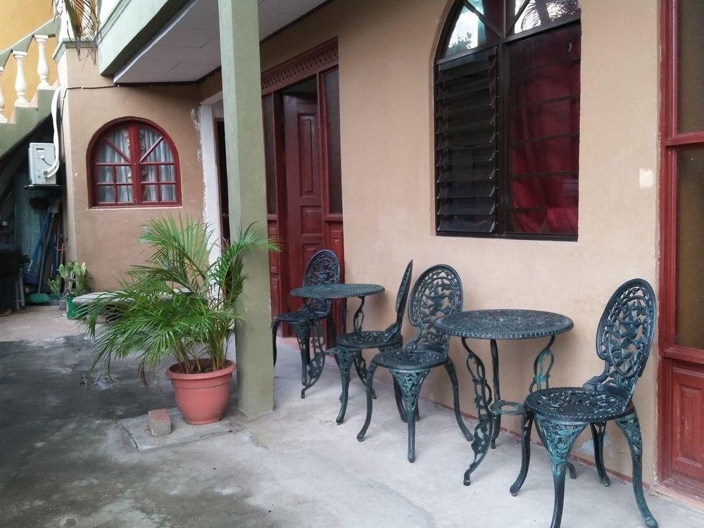 Cabinas Madeleine Puntarenas Exterior photo