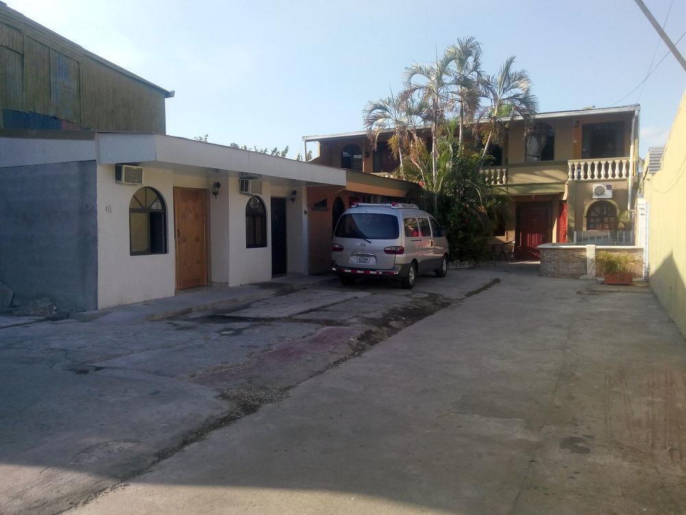 Cabinas Madeleine Puntarenas Exterior photo