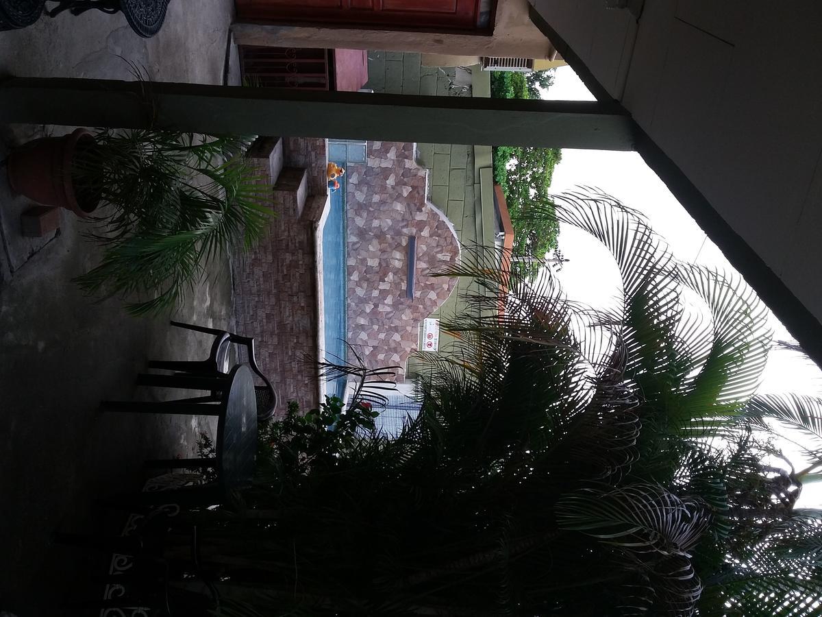 Cabinas Madeleine Puntarenas Exterior photo