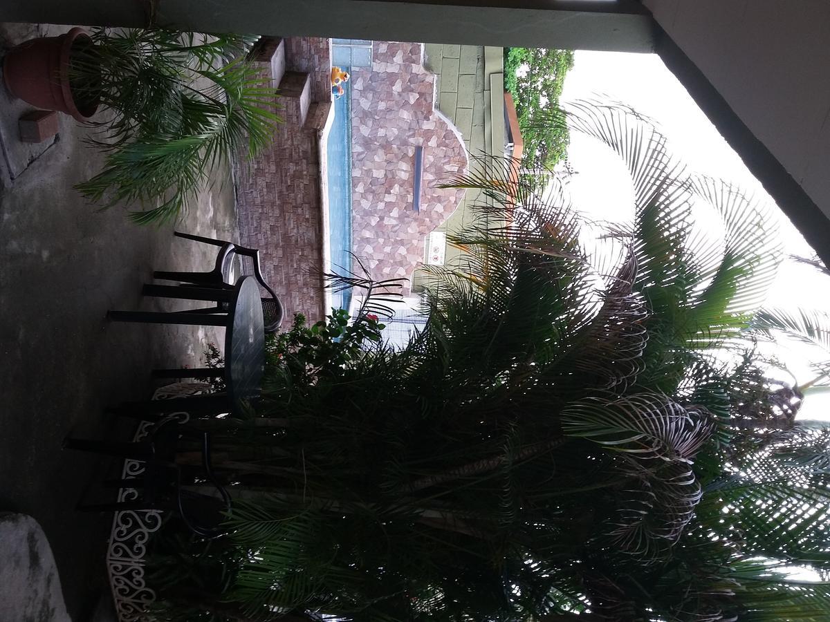 Cabinas Madeleine Puntarenas Exterior photo
