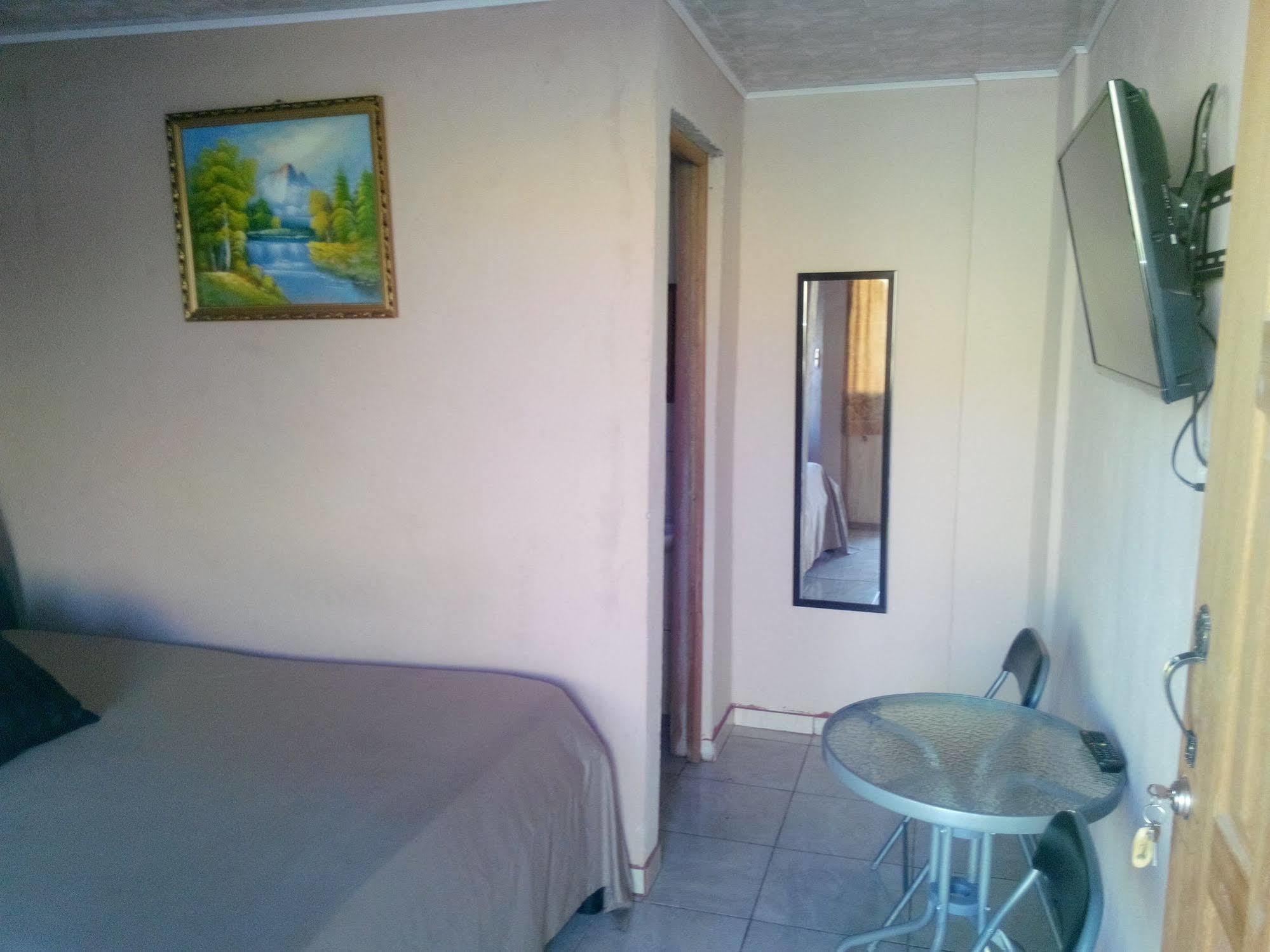 Cabinas Madeleine Puntarenas Exterior photo