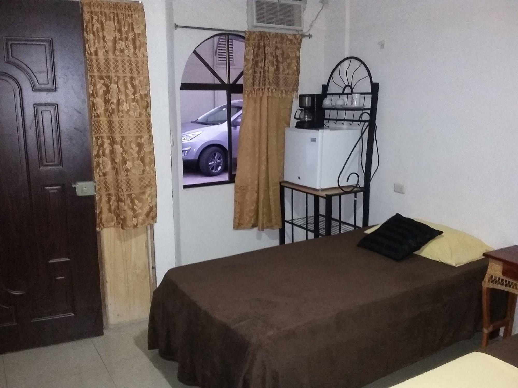 Cabinas Madeleine Puntarenas Exterior photo