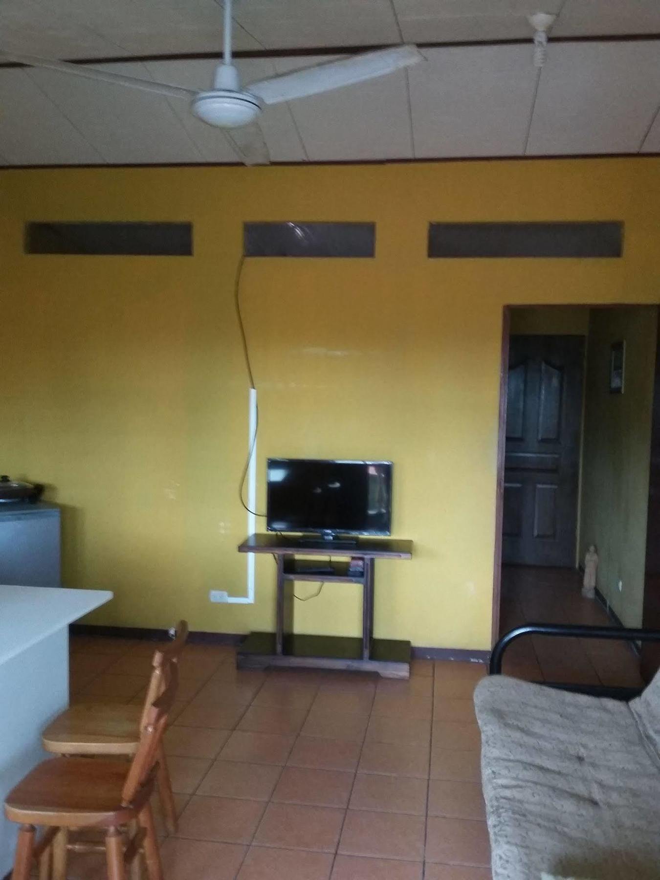 Cabinas Madeleine Puntarenas Exterior photo