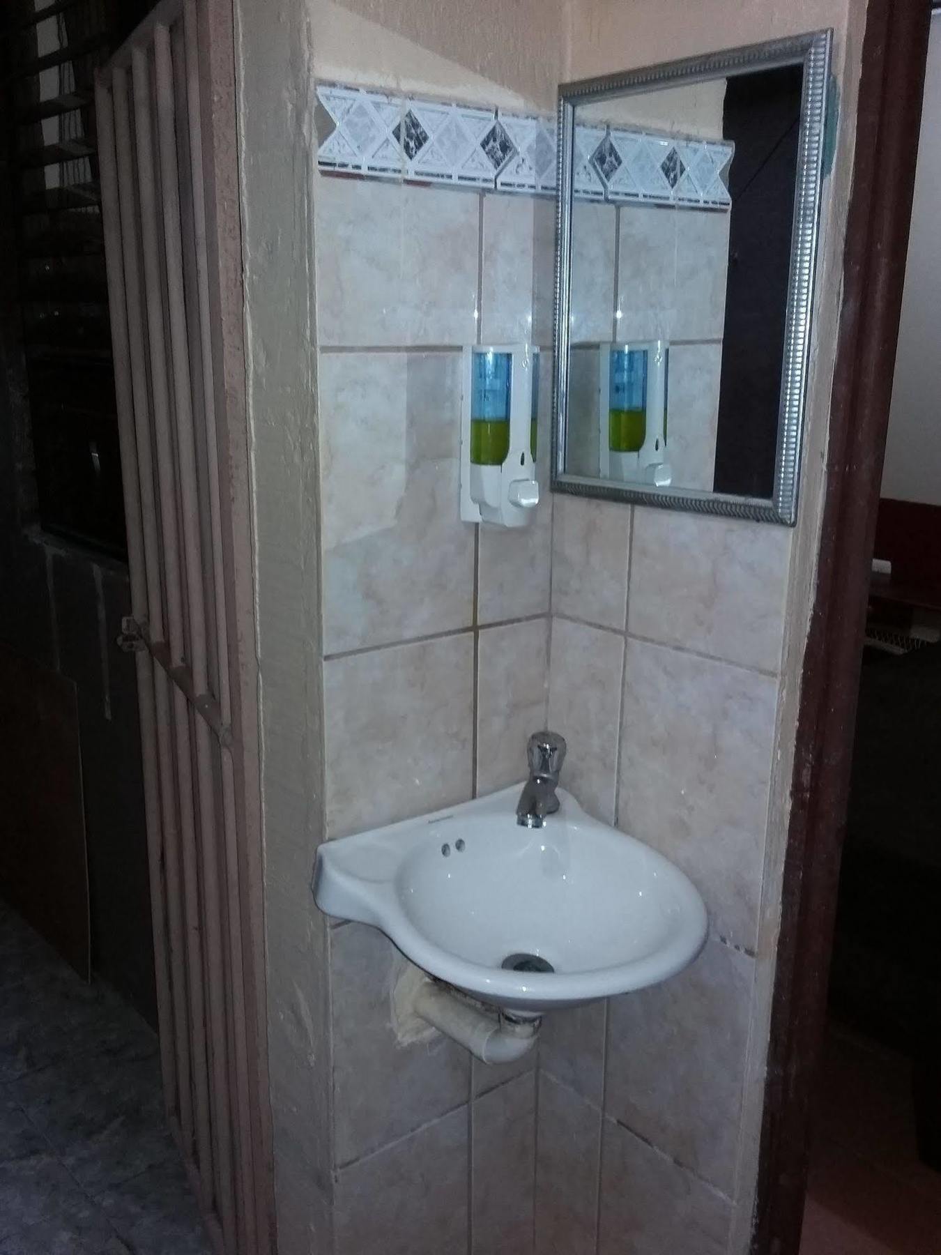 Cabinas Madeleine Puntarenas Exterior photo
