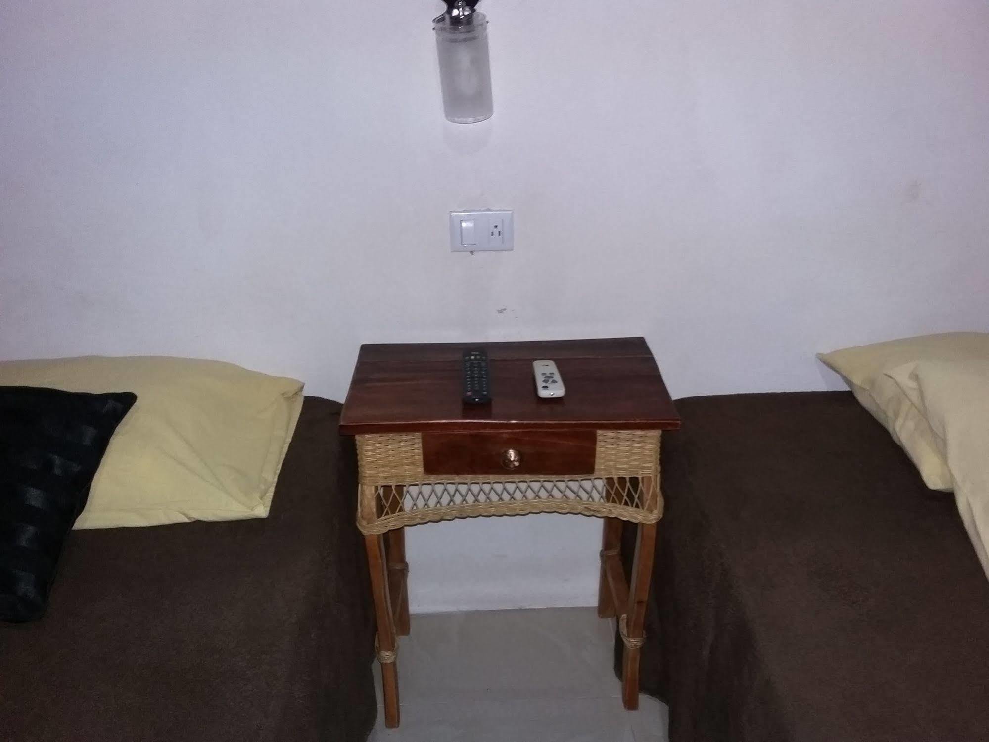 Cabinas Madeleine Puntarenas Exterior photo