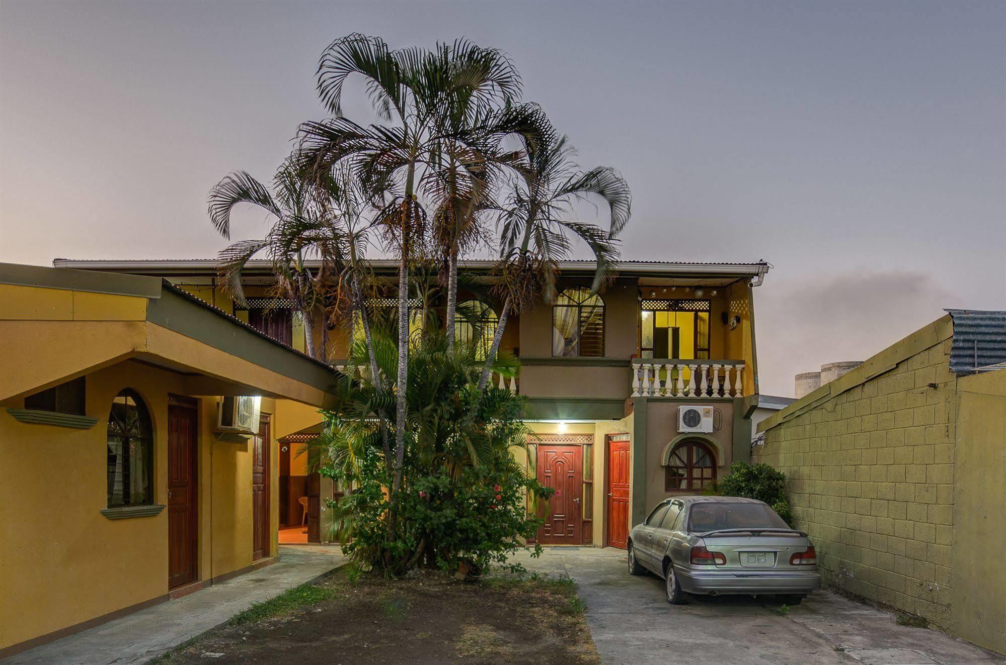 Cabinas Madeleine Puntarenas Exterior photo