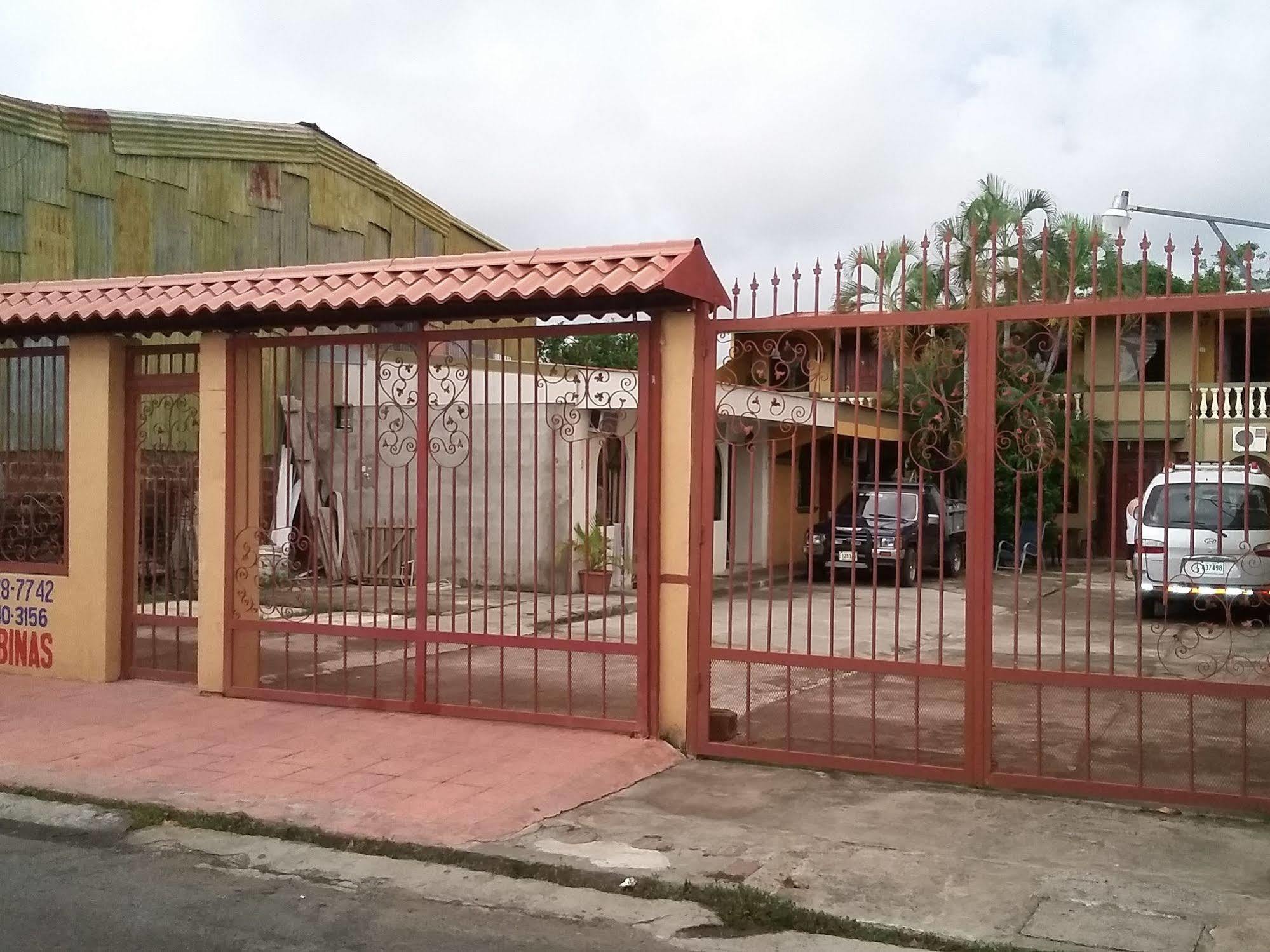 Cabinas Madeleine Puntarenas Exterior photo